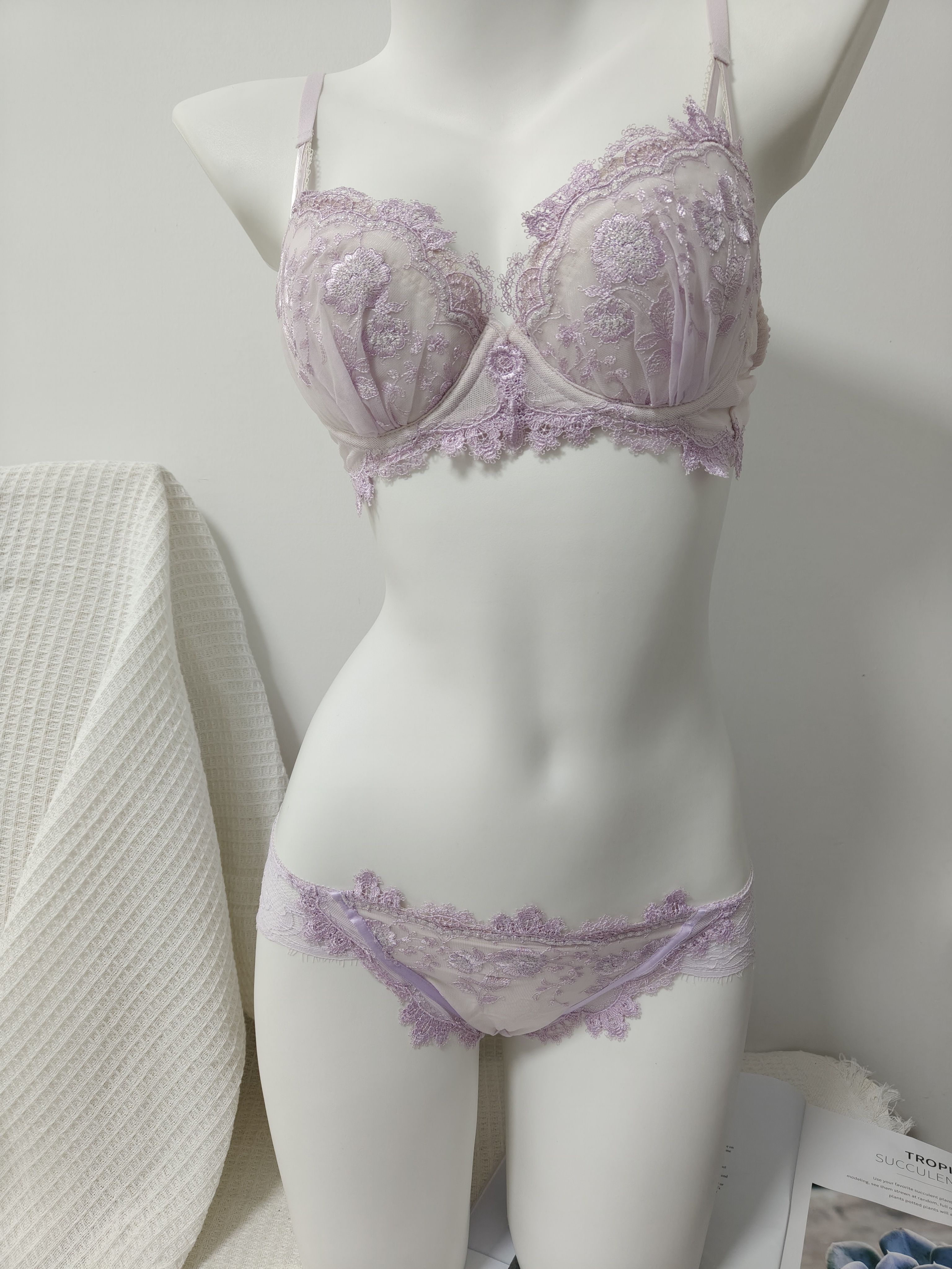 70C75B75C日系华家原标奢华重工甜美少女风刺绣文胸套装