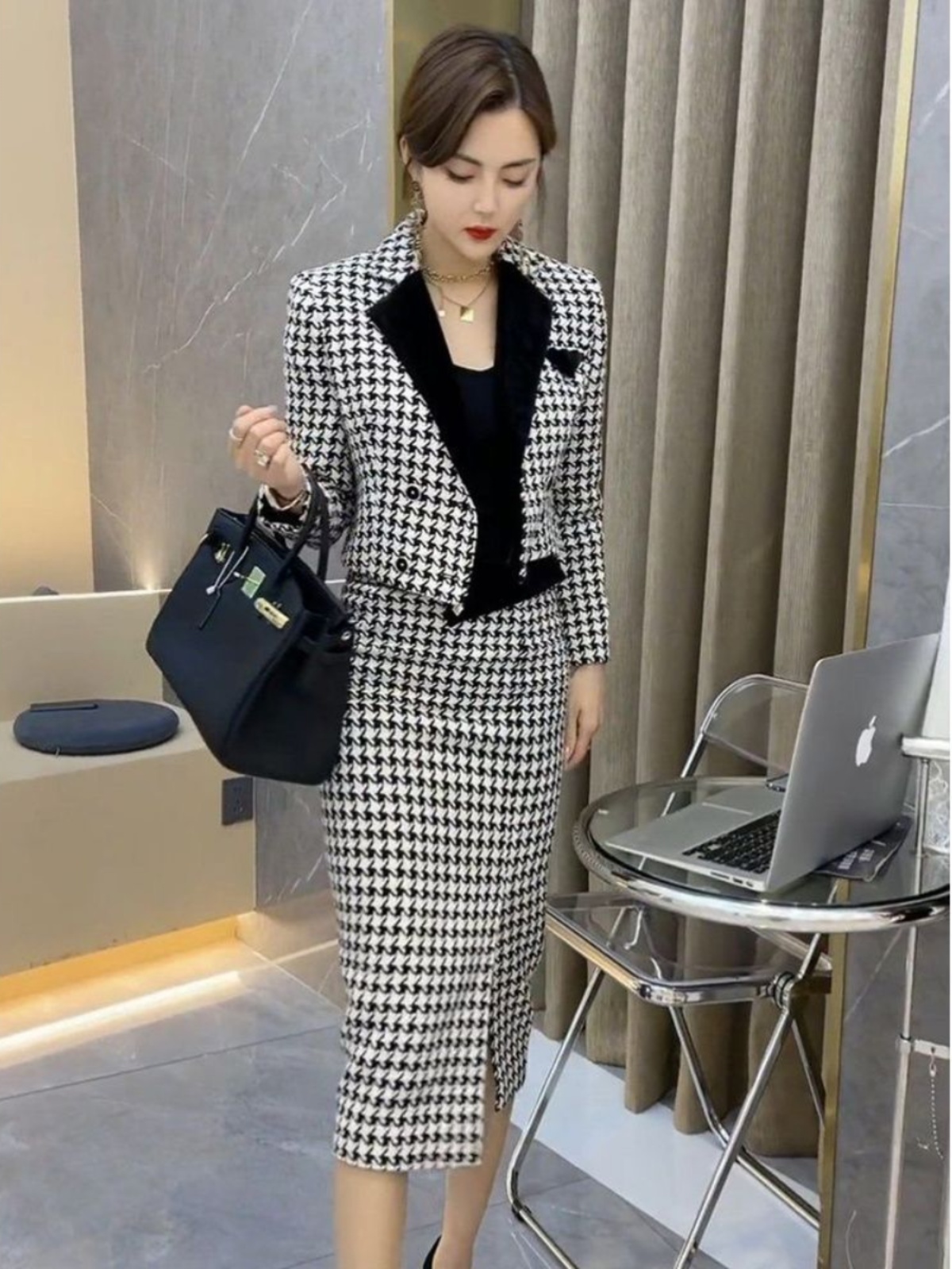 网红炸街爆款时尚套装裙女2024秋季新款时髦洋气格子西服+包臀裙