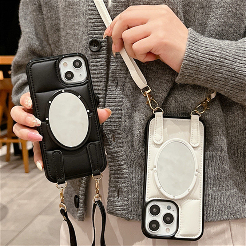 羽绒服斜跨挂绳适用苹果14手机壳iphone13镜子12promax新款xs女11
