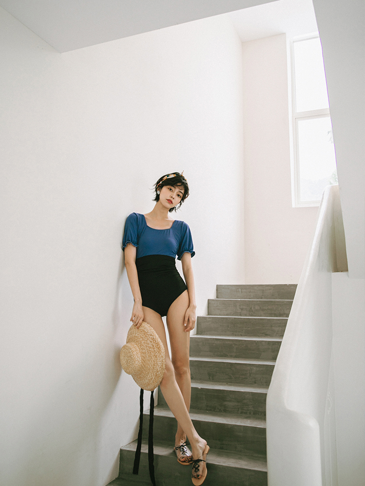 The other side of the light-W minor contrast color minimalist conservative one-piece hot spring belly cover thin Korean ins wind bathing suit women