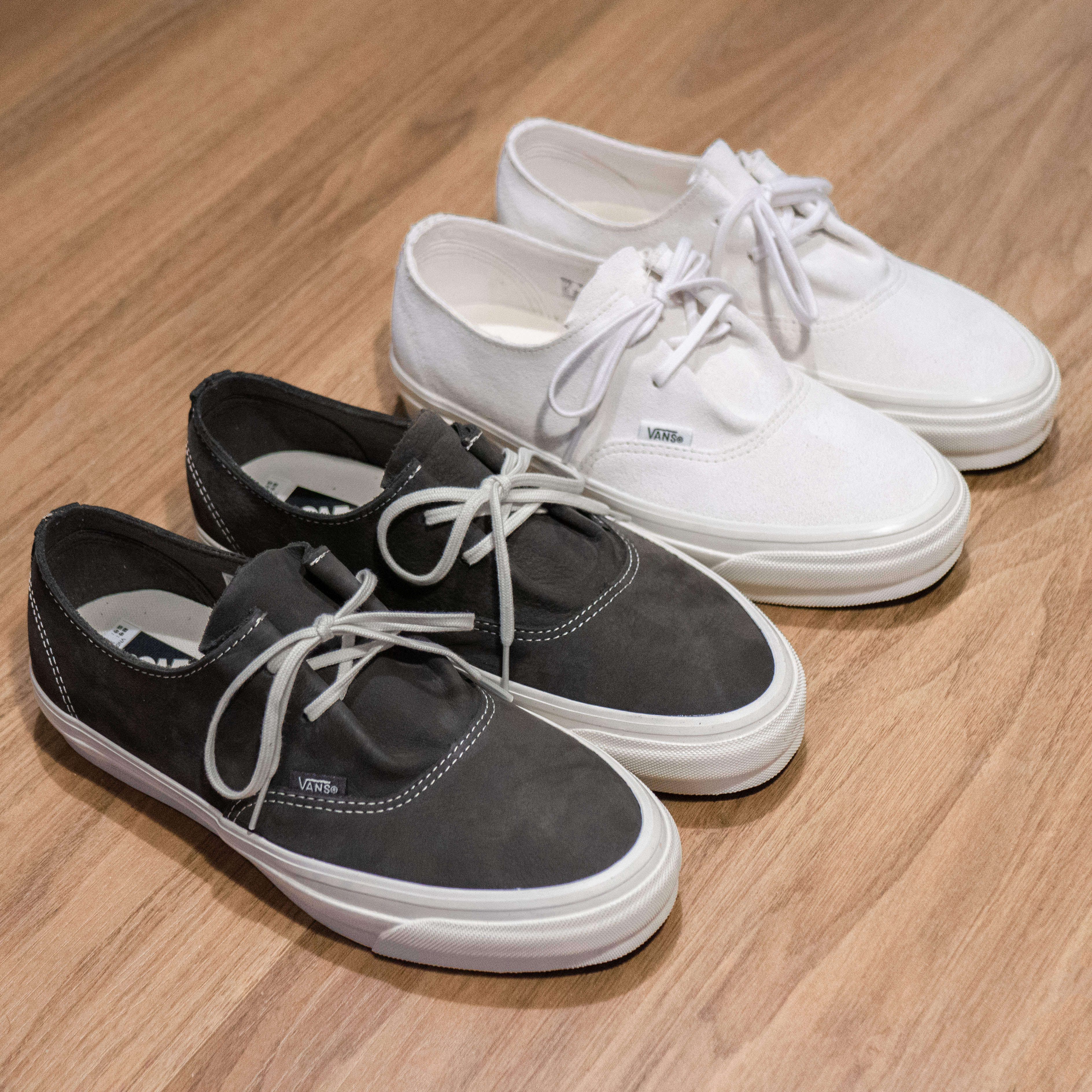 Vans Premium Authentic Ease黑色牛巴革白色麂皮男女复古板鞋