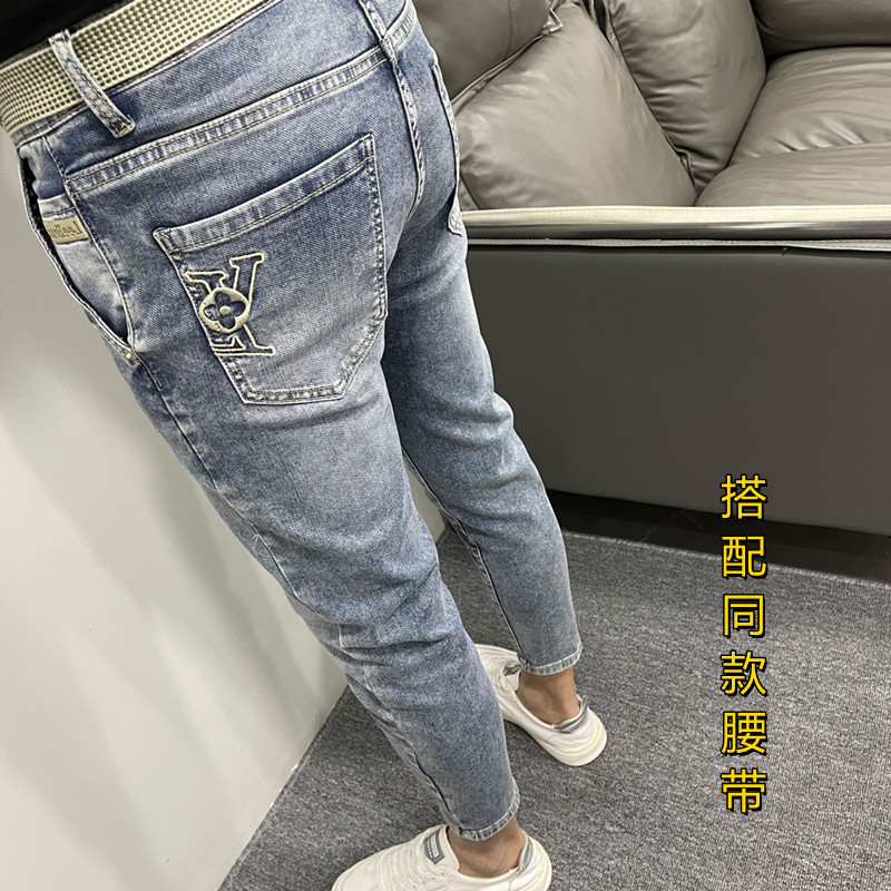 流行斜插口袋浅蓝色牛仔裤男