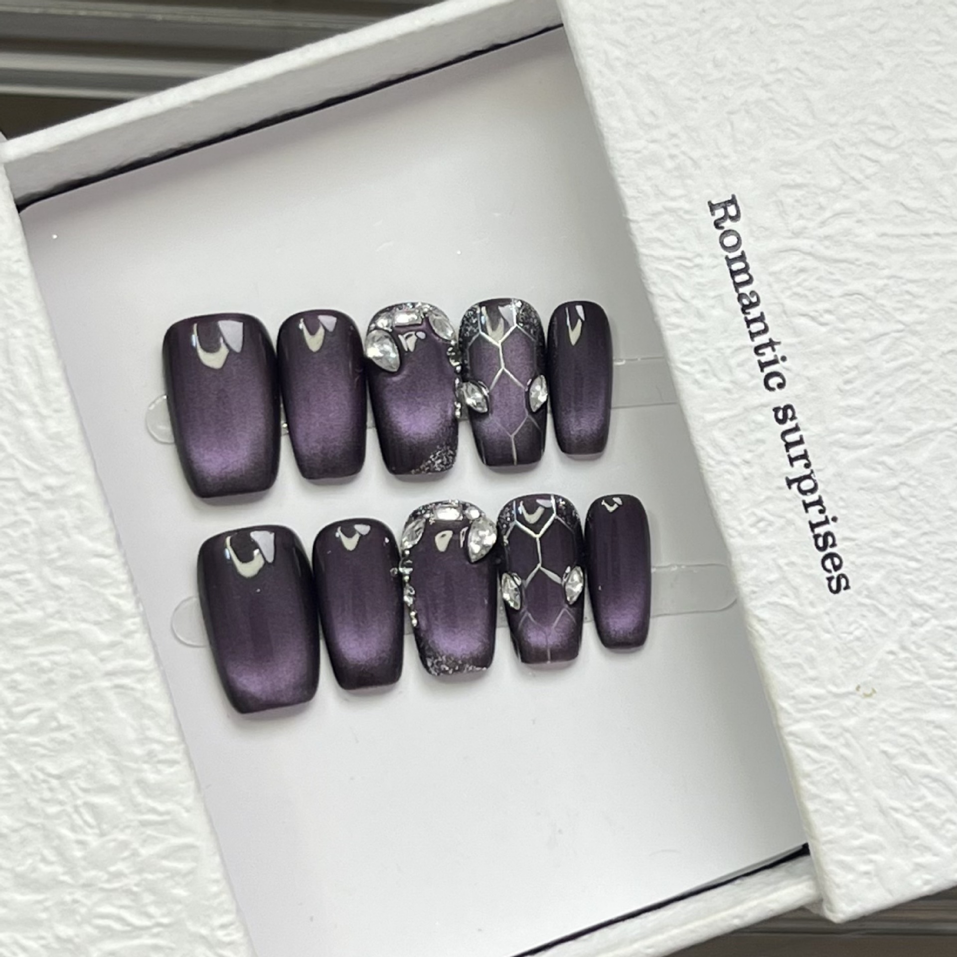 纯手工穿戴甲暗夜紫爆闪猫眼菱格闪钻ins高级感显白气质美甲贴片