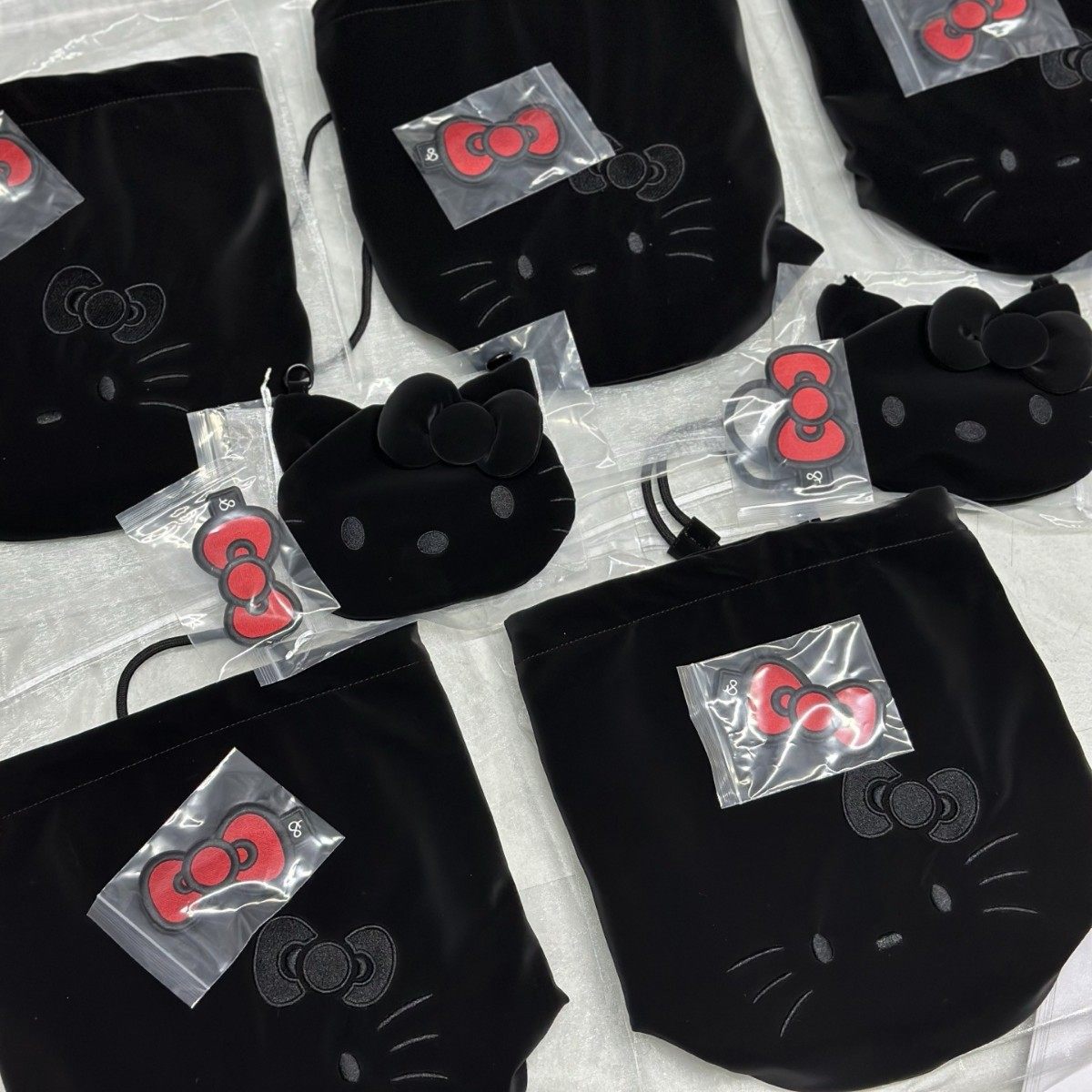 韩国Hello Kitty联名50周年丝绒kitty包小众双肩斜跨包