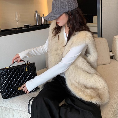 2025新款环保皮草马甲保暖外套