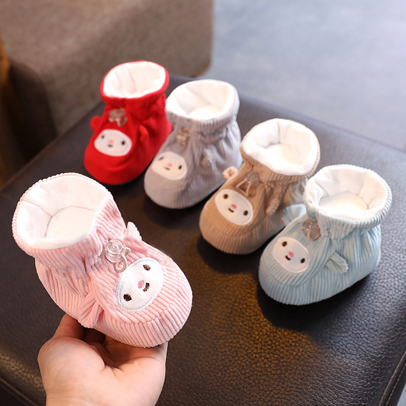 2024新款新生婴儿鞋子秋冬季保暖幼儿男脚套软底学步防掉鞋