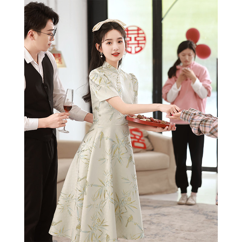 新中式旗袍晚礼服2023新款高级感小众订婚礼服裙成人礼小个子气质