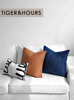 现代轻奢设计师款软装品质客厅沙发床头搭配高级深蓝色系抱枕靠垫