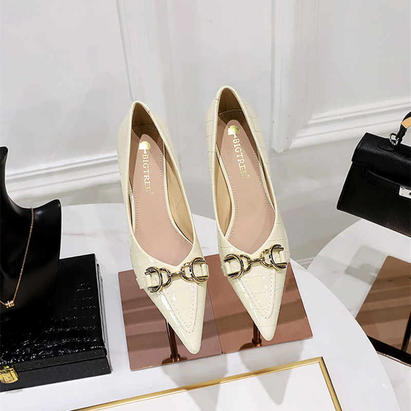 轻奢金属扣猫跟鞋女细跟蛇纹亮面尖头漆皮浅口中低跟鞋职业OL单鞋