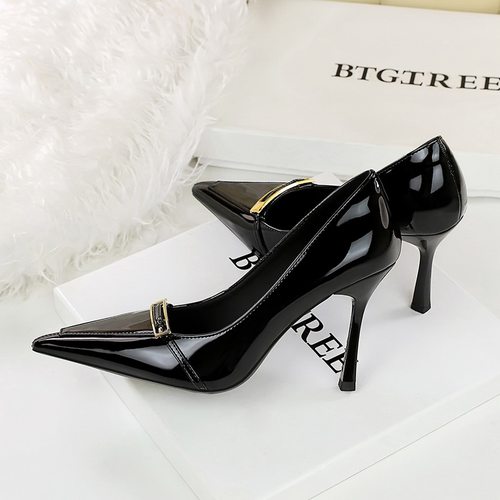 法式尖头浅口细跟小金扣细高跟鞋