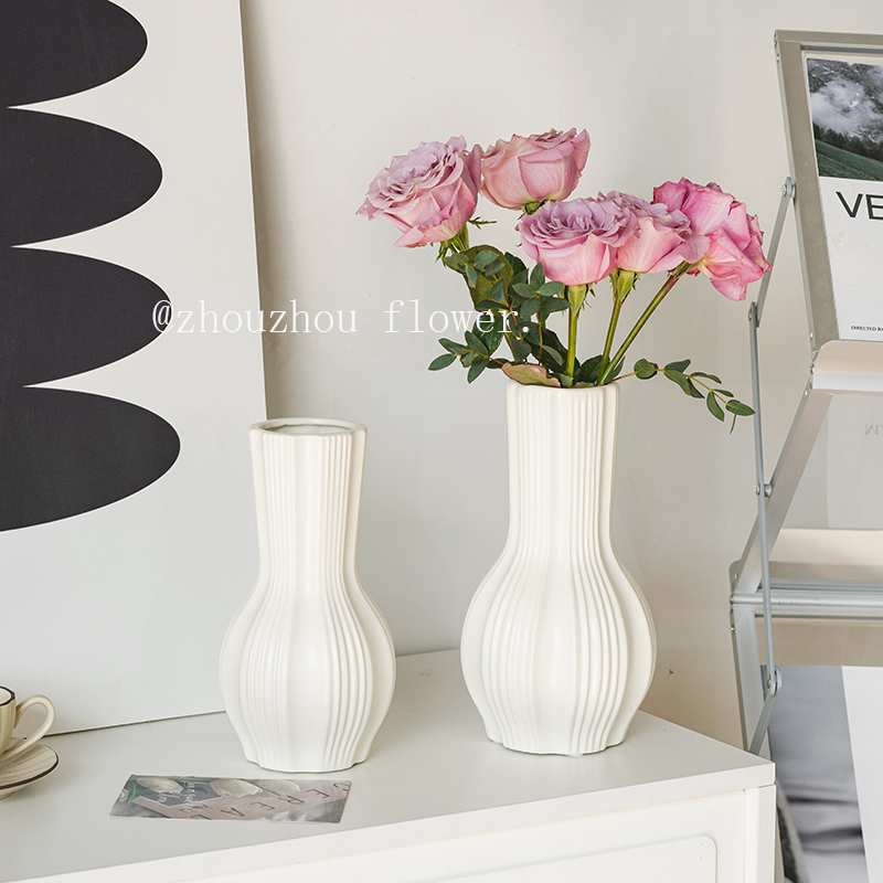 周周高级感简约创意奶油陶瓷花瓶