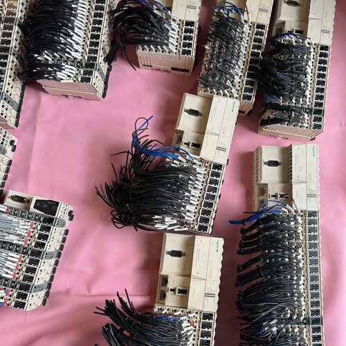 议价施耐德 TM258LF42DT 拆机7个，功能正常成色可以！