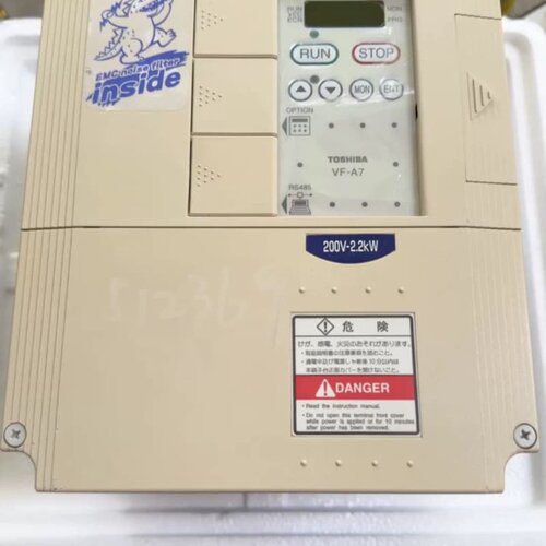 议价库存未使用过的进口东芝VFA7系列三相220伏2.2KW变频