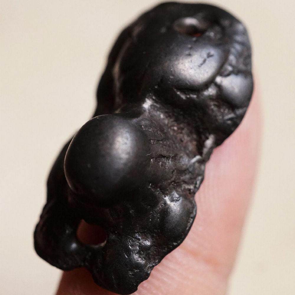 西藏明代随身磨砂厚重皮壳天铁托甲雪狮2.65cm 古玩杂项收藏老物