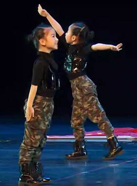 六一儿童演出服迷彩梦舞蹈服男女童幼儿园军装小小兵表演服
