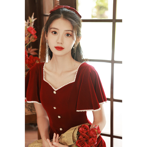 法式敬酒服新娘2023新款女夏季酒红色结婚回门订婚礼服连衣裙丝绒