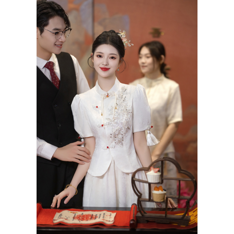 新中式白色旗袍订婚礼服结婚敬酒服新娘2024新款夏季刺绣短袖套装