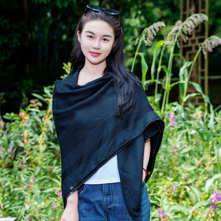 楊楊【重塑经典】重磅新款 丝毛百搭女士时尚丝巾围巾披肩135*135