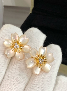18K金天然白贝母四叶草花朵耳钉