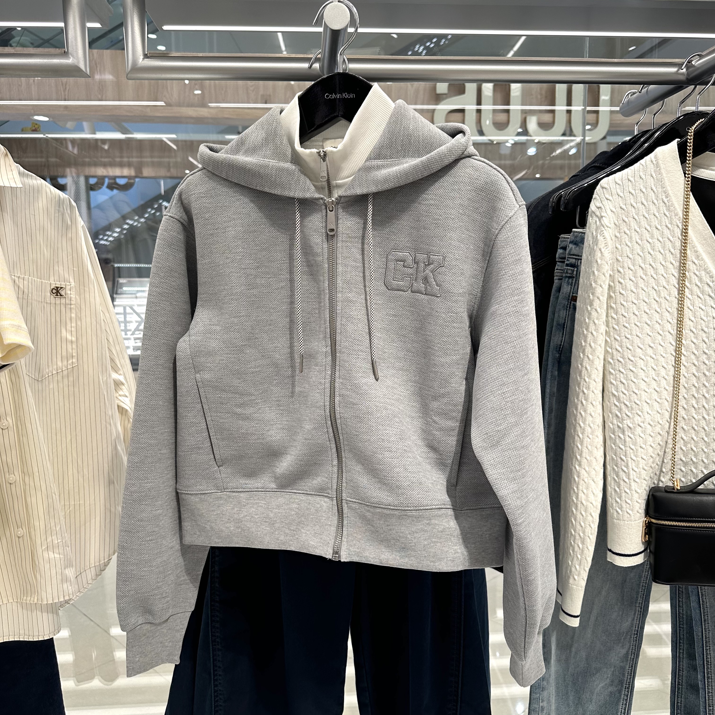CK Jeans 26春夏新款女士美式休闲运动风刺绣logo卫衣外套47F236G