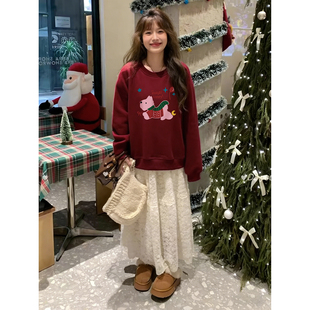 圆领酒红色正肩无帽卫衣女款 宽松本命年卡通印花上衣 加绒2026新款