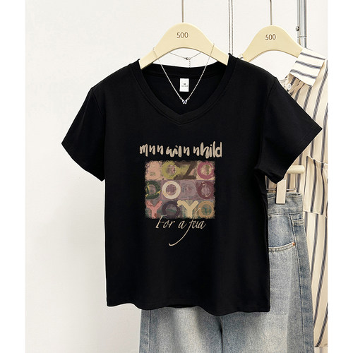 黑色显瘦正肩V领短袖T恤女装夏季韩版设计感时尚字母印花修身上衣