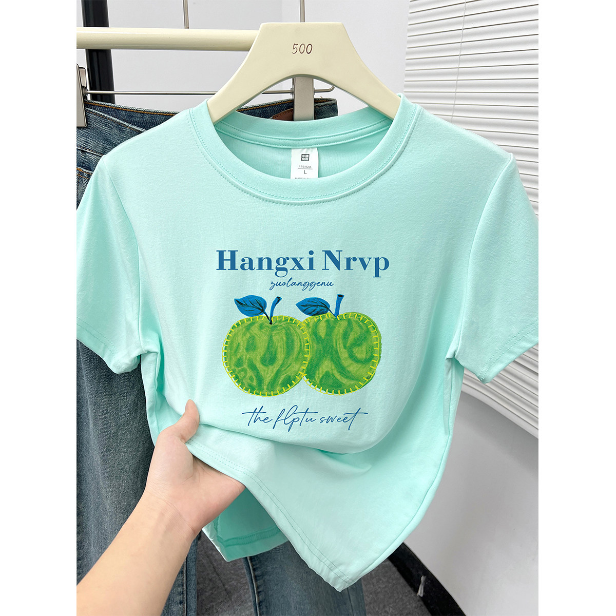 2026夏季新款薄荷绿正肩短袖t恤女胖mm大码百搭圆领设计感上衣潮