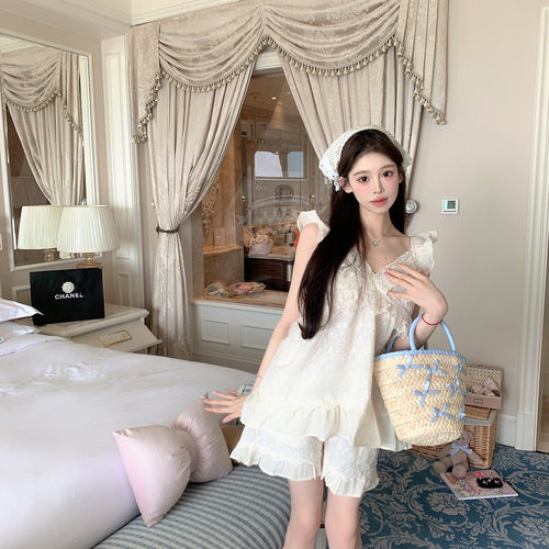 LaoLao酱「桑稚少女2.0」韩ins刺绣带胸垫吊带短裤家居服睡衣宫廷