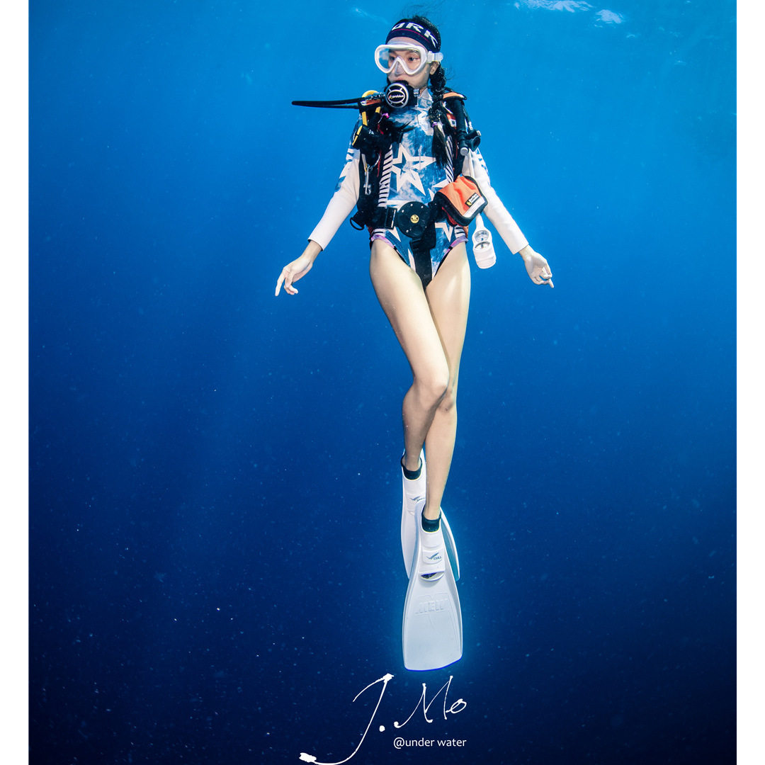 2mm潜水服湿衣连体泳衣冲浪浮潜深潜防晒保暖水母服潜水料比基尼