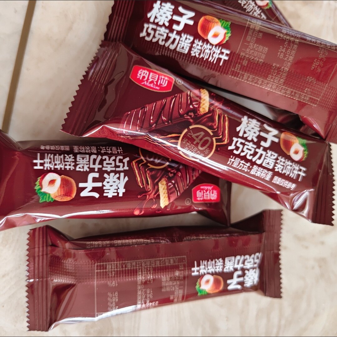 榛子巧克力酱装饰夹心威化饼干350g千层可可涂层香脆休闲零食品