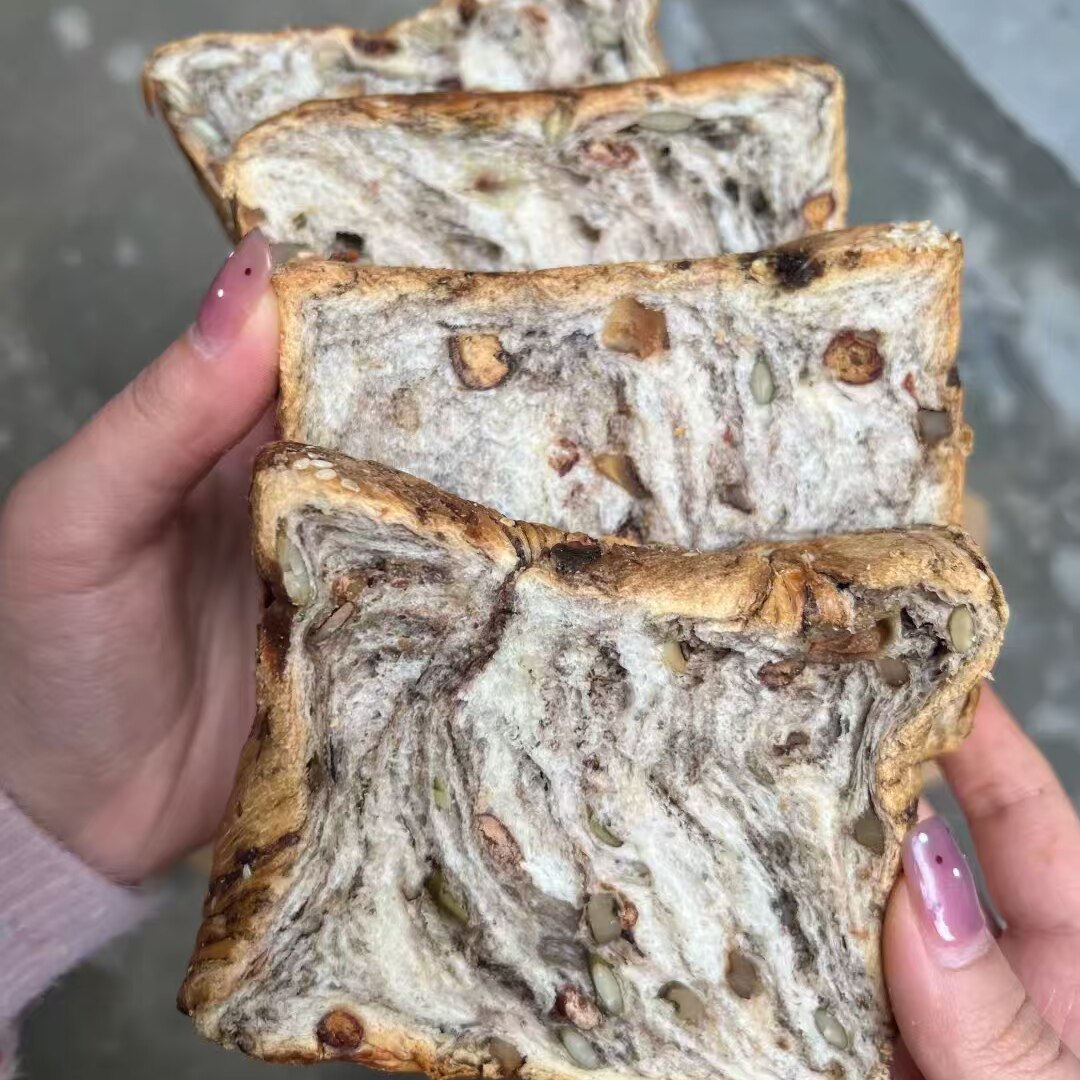 黑麦全麦坚果厚切千层吐司面包无蔗糖手撕高饱腹早代餐健康零食品