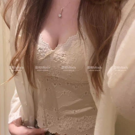 甜桃Milady同款浅春小白花一体式固定杯垫吊带美背内搭女春夏季。