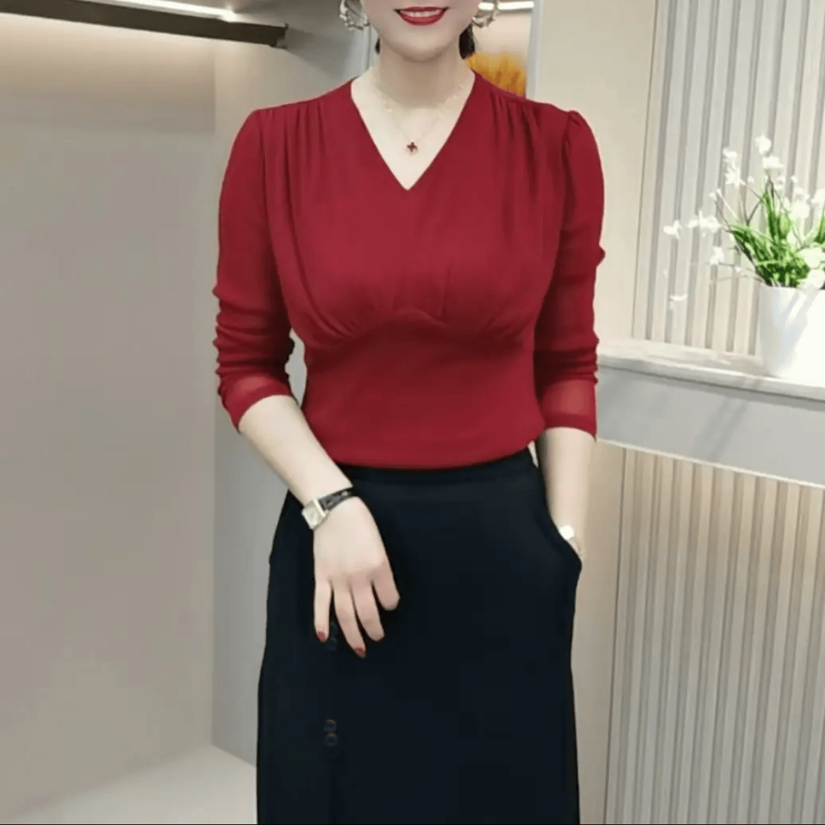 减龄遮肚子新款V领秋季纯色长袖