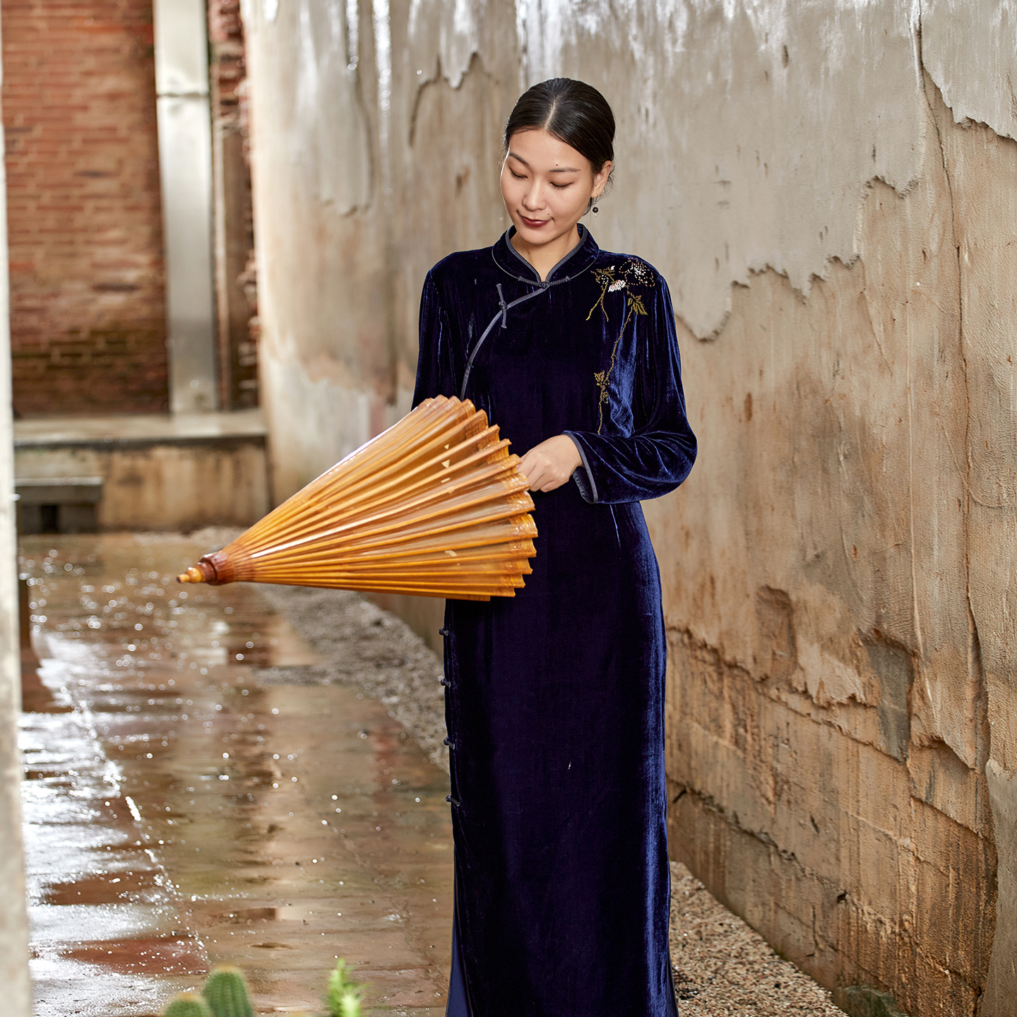 布小匠桑蚕丝绣花改良旗袍连衣裙