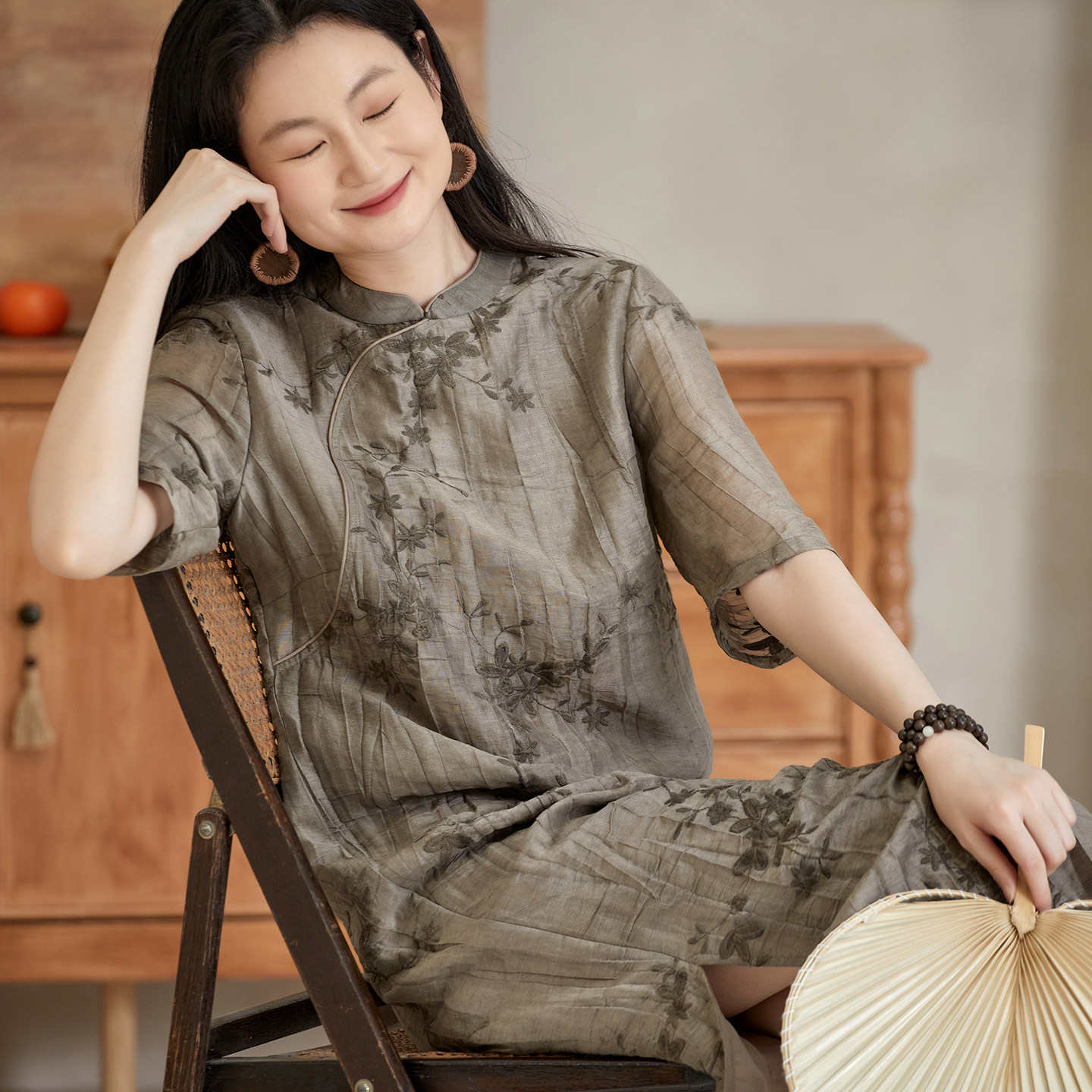 布小匠原创设计天丝提花脏染绣花改良旗袍女2026新款新中式连衣裙
