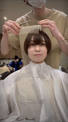 美发斜杠青年美发用品日系宽齿剪发梳子白色红色绿色三款颜色可选