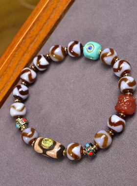 天然玛瑙虎牙天珠单圈手串