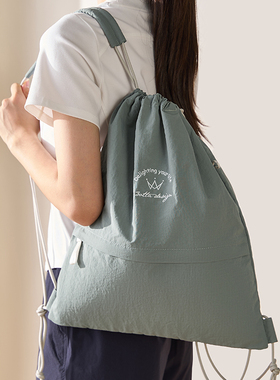 大容量时尚背包通勤逛街健身休闲抽绳防水多仓衣物收纳双肩背包