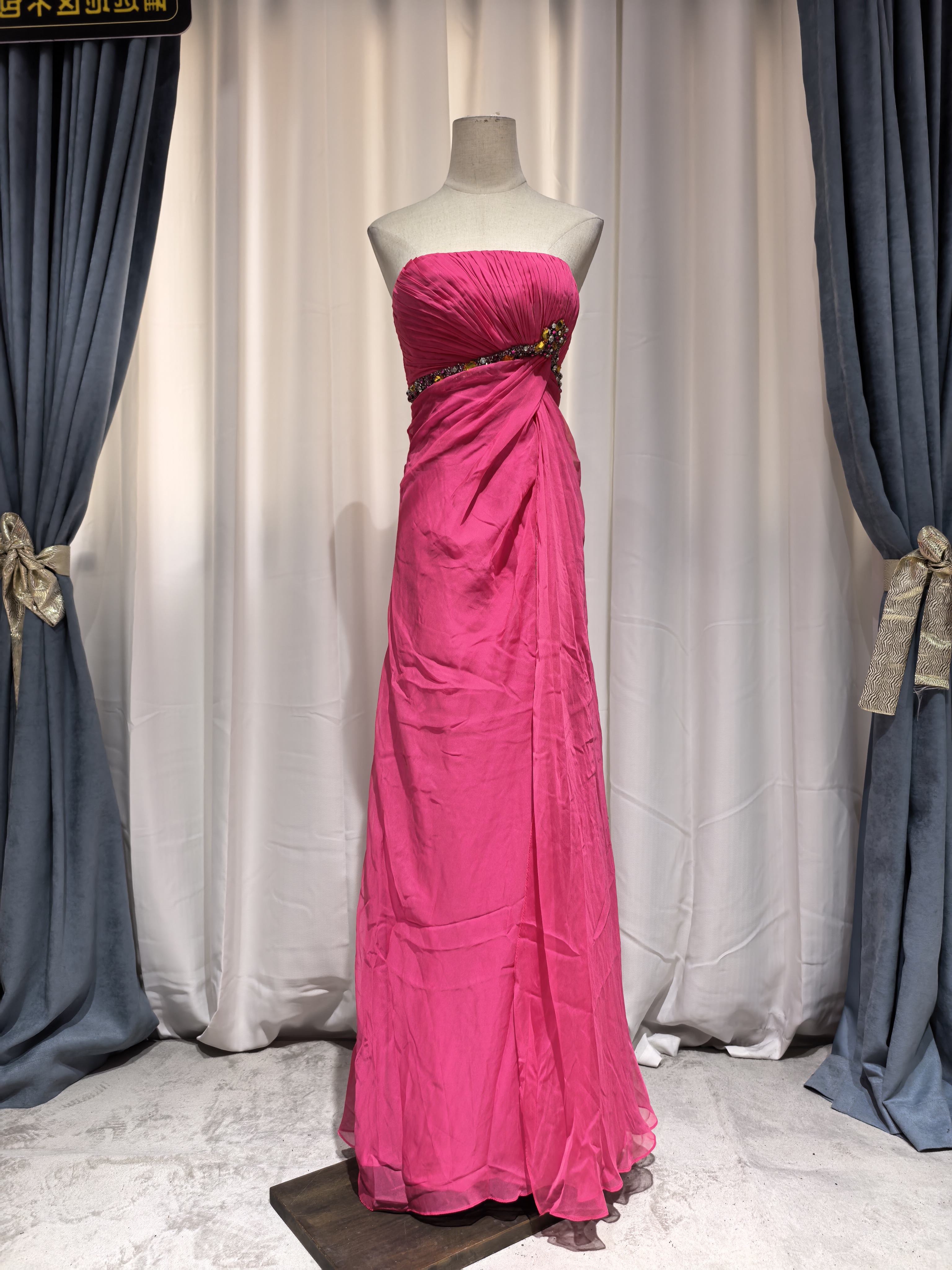 2025新款时尚修身显瘦抹胸礼服裙女主持人年会晚礼服