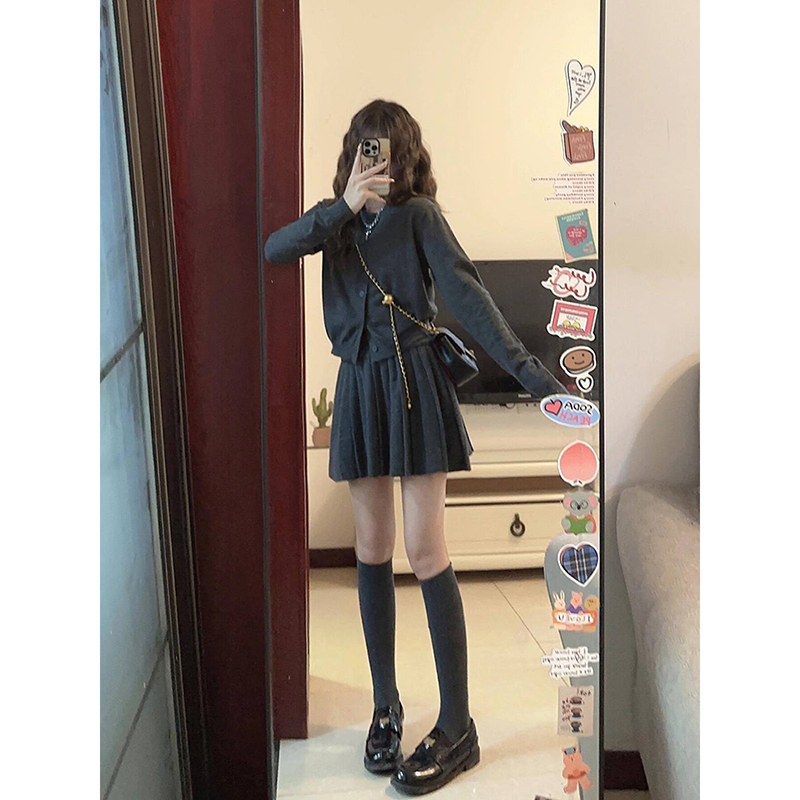 灰色针织衫套装女气质开衫外套短袖上衣半身百褶裙子三件套秋冬季