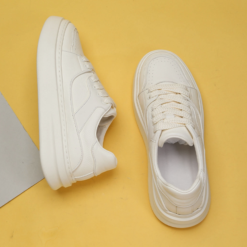 白色板鞋发泡厚底增高休闲皮鞋男款2026新款春季轻便潮流真皮男鞋