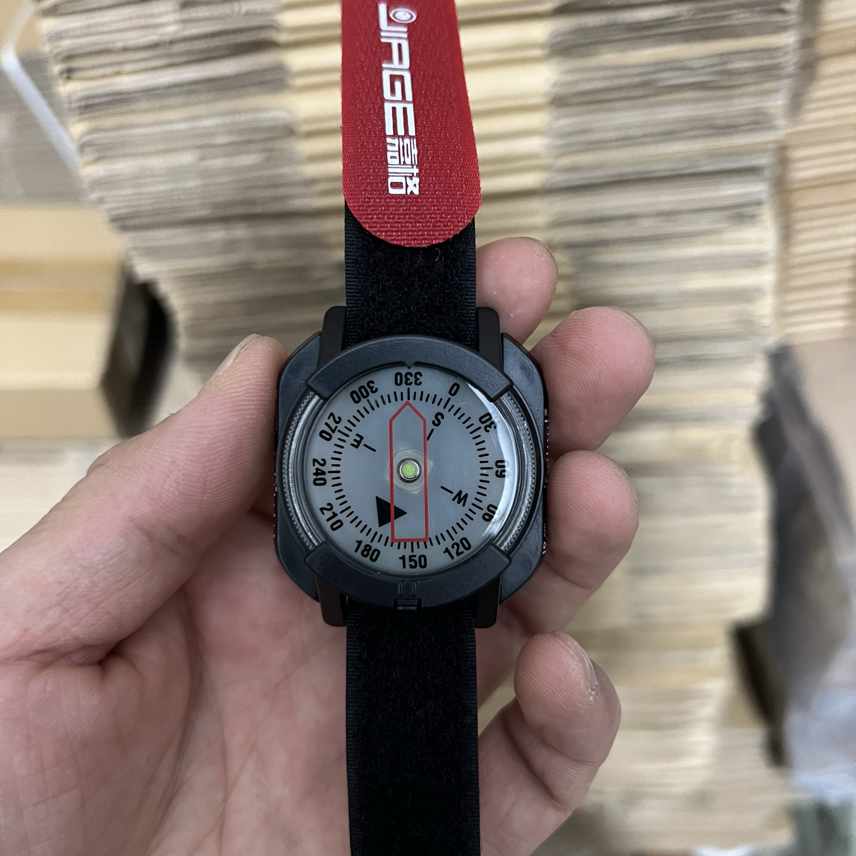 新品潜水指北针指南针防水高精度腕表指南针稳定夜光可调定向