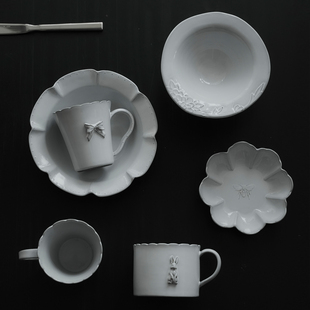 韩国进口Hye hwa yo黑陶手作浮雕兔子马克杯餐盘高脚碗蝴蝶结杯子