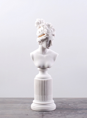 欧式风人物样板房床头柜软装饰品