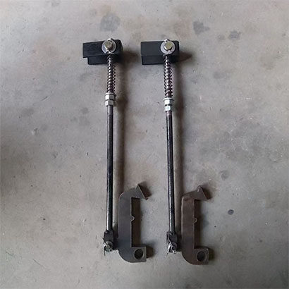 尖头自卸车大厢后尾门挂钩锁紧