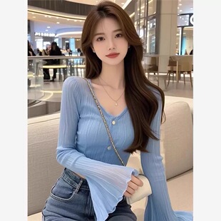 折扣店特价女装尾货剪标纯欲蓝色V领喇叭袖修身短款压皱雪纺上衣