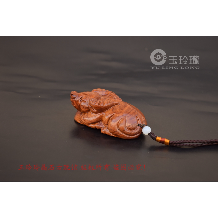 花梨木钱币牛小摆件原木雕刻卧牛手把件红木挂件文玩木器木雕动物