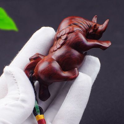小叶紫檀红木雕牛气冲天风水摆件文玩把玩件生肖牛挂件雕刻手把件