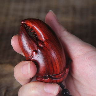 紫檀木雕大钳子手把件手里有钳吊饰挂件螃蟹钳子木质古风中式把件