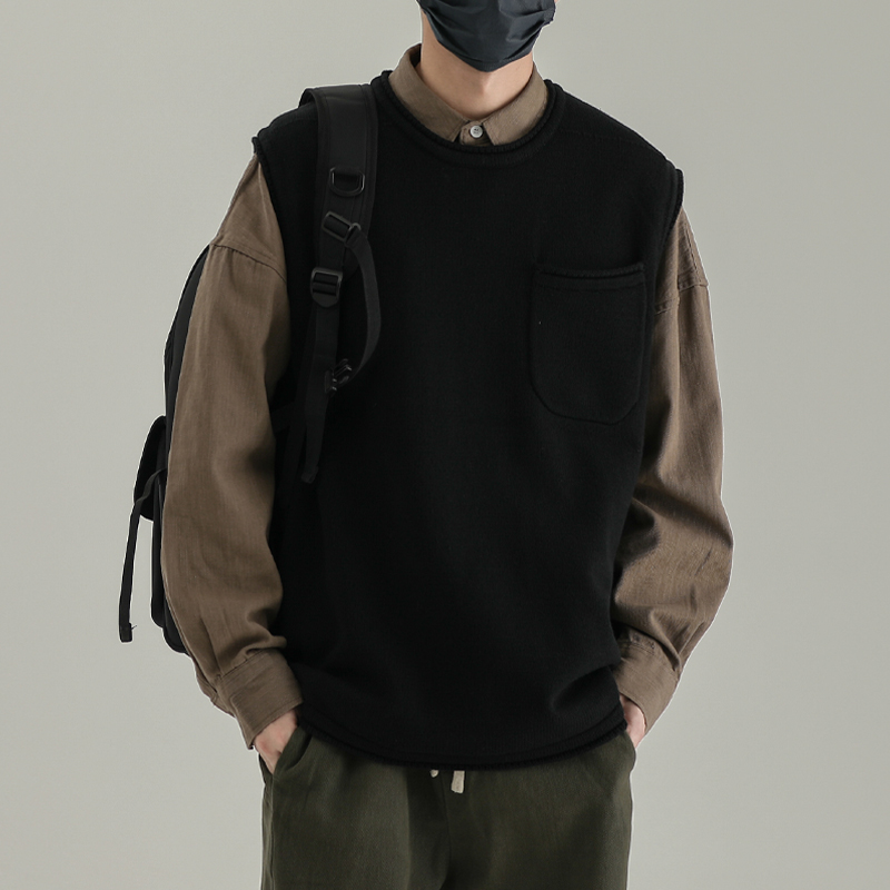 经典圆领口袋设计纯色百搭